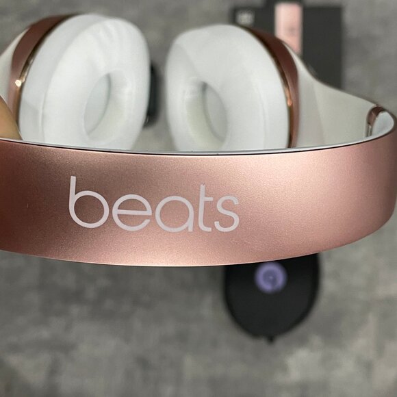 Beats Solo3 Wireless Headband, Rose Gold, with storage bag, 98% New - Picture 8 of 9